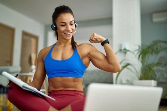 female online personal trainer training client 